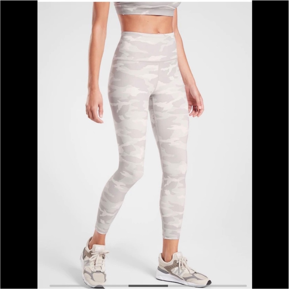 Athleta Elation 7/8 Tight light camo design size small